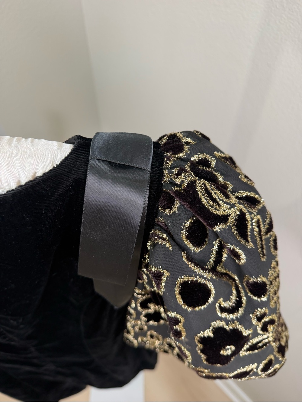 VTG Alison Nicole Black Velvet Dress Puff Sleeve Gold Metallic Brocade Bows Size - Picture 3 of 6